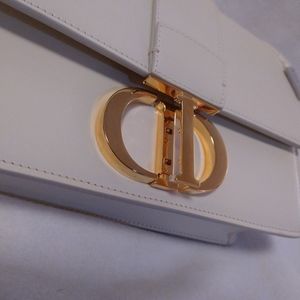 30 MONTAIGNE BAG
Latte Box Calfskin